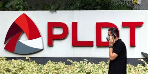 Philippine telecom PLDT execs quit in wake of $862m capex .